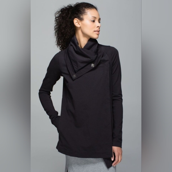 lululemon athletica Tops - Lululemon Savasana Wrap in Black, VGUC, Size 6